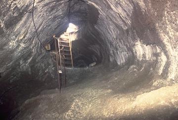 Si CT 212: Grotta della Sciovia nelle lave del 1985
